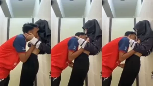Jilbab Hitam Sepong Tempat Umum